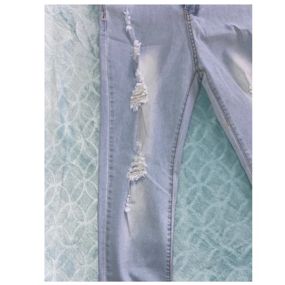 Distressed Jeans - Picture 3 of 6